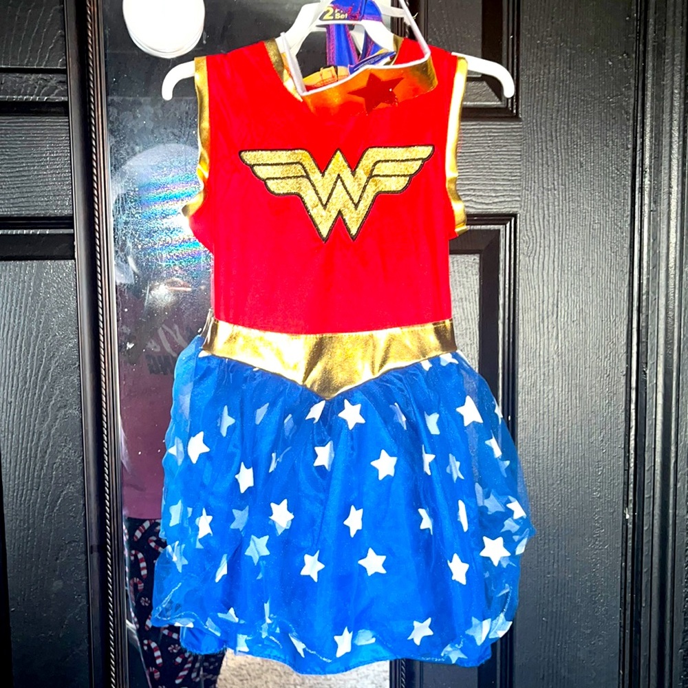 ✨WONDER WOMEN ✨costume with headband and cape